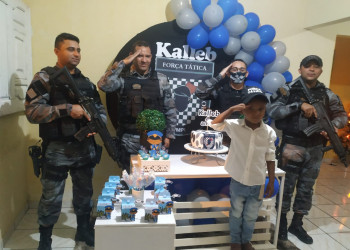 Menino que admira a Força Tática ganha festa de aniversário de policiais no Piauí